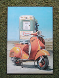 Cuadro de madera Vespa naranja clásica aparcada frente a gasolinera Esso oxidada bajo cielo azul con montañas