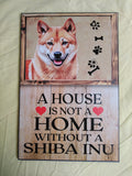 Cuadro de madera Shiba Inu naranja sonriente con huellas y huesos negros y frase A House Is Not a Home Without a Shiba Inu