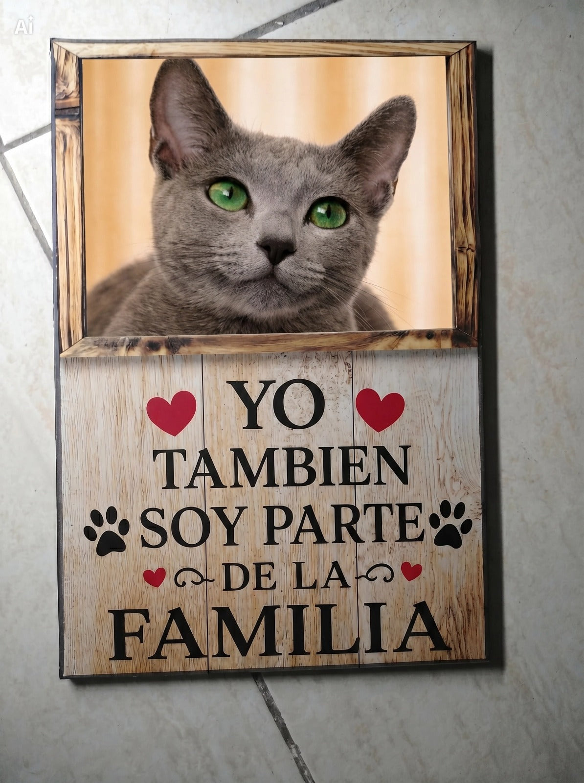 Cuadro gato Azul Ruso ojos verdes con mensaje yo también soy parte de la familia litografía madera 19x28 cm