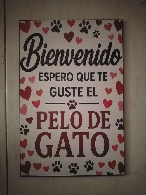 Cartel bienvenido espero que te guste el pelo de gato con corazones y huellas madera 19x28 cm