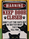 Cartel warning keep door closed don't let the cats out gatos negros asomando litografía madera 19x28 cm